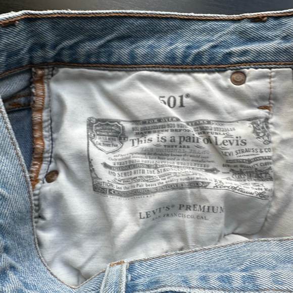 Levi’s Premium Lightwash Distressed Ribbed 501 Jean Shorts Size W30 EUC - Picture 10 of 11
